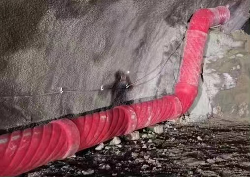 逃生管在隧道里是怎么安装的？